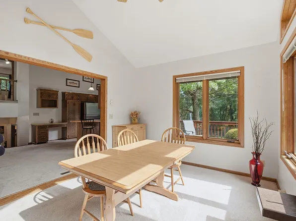 948 Waterford Dr W, Eagan, MN 55123
