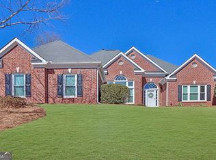 1040 Lewis Ridge Cir, Lawrenceville, GA 30045