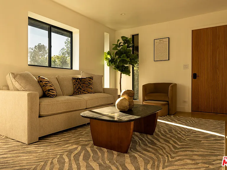 7802 Torreyson Dr — Photo 49