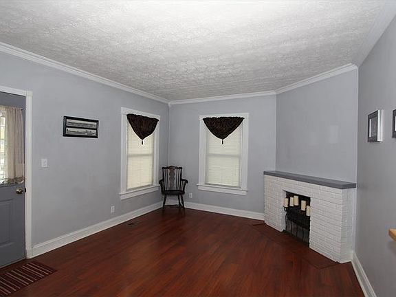 3rd image of 525 Brandon Ave