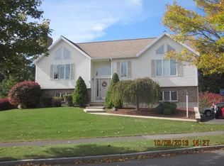 33 Andrews Rd, Wakefield, MA 01880