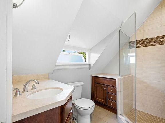 4th image of 921-923 W 30th St #921