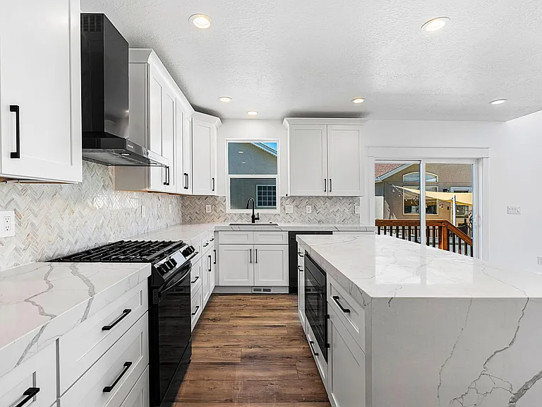 449 E Greenwood Ave — Photo 9