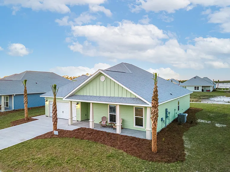 Front yard with Outdoor seating