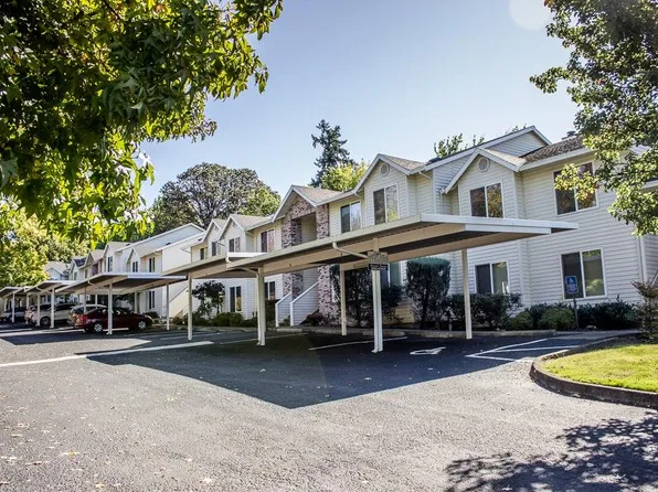 15422 Bangy Rd, Lake Oswego, OR 97035
