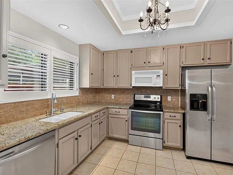 11711 Memorial Dr #11 — Photo 15