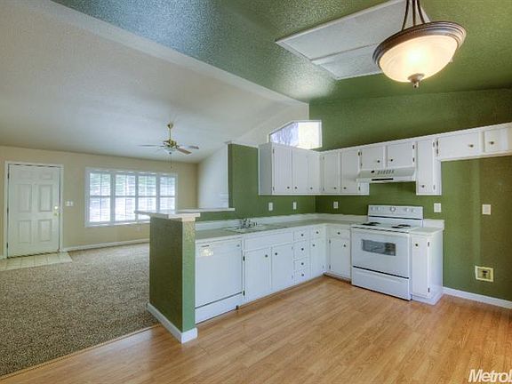 5th image of 709 Waddell Way
