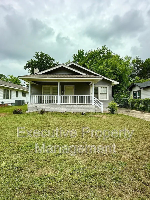 3 bed, 1.0 bath, 1395 sqft, $1,100 — Photo 1