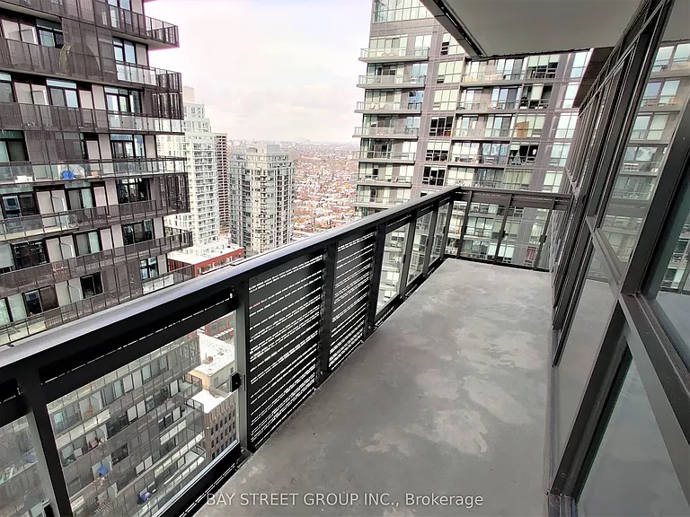 39 Roehampton Ave #2807 — Photo 13