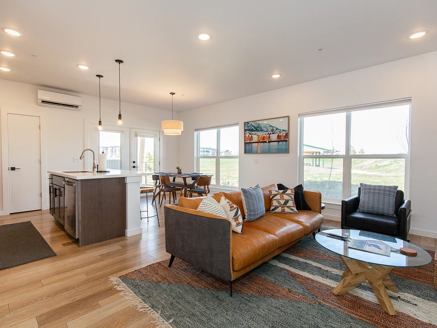 2 bed, 1100 sqft, $3,200 — Photo 1