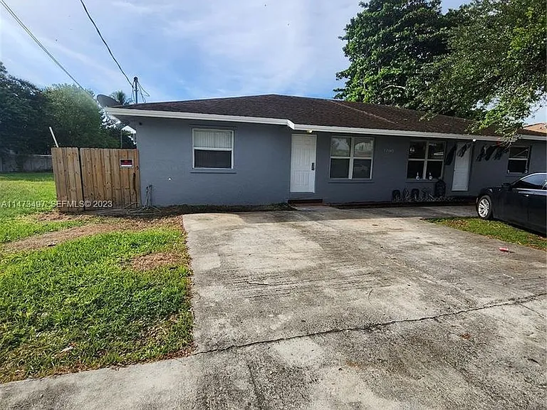 12040 SW 214th Ter — Photo 1