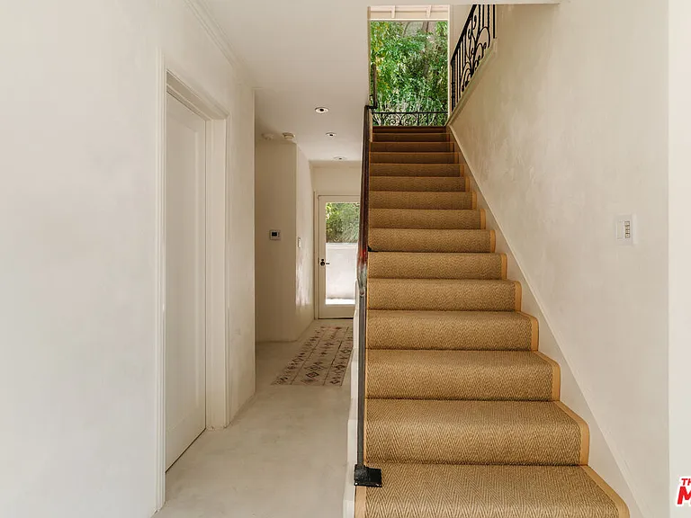 8706 Sunset Plaza Pl — Photo 19