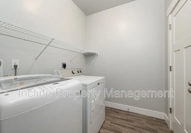 654 N Emery Ln — Photo 7