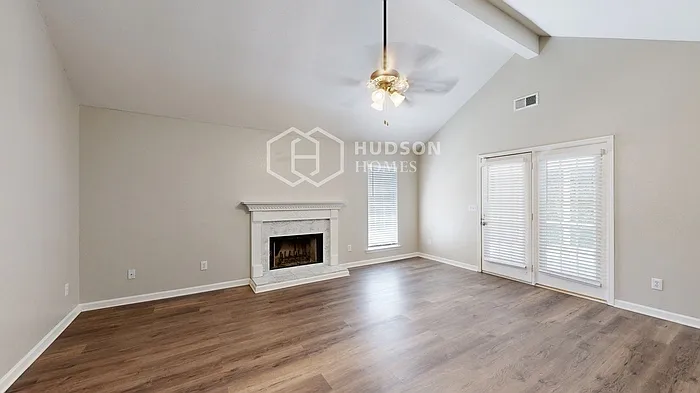3 bed, 2.0 bath, 1553 sqft, $1,900 — Photo 4