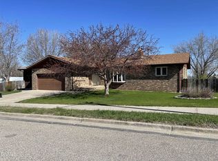 809 22nd St E, Williston, ND 58801