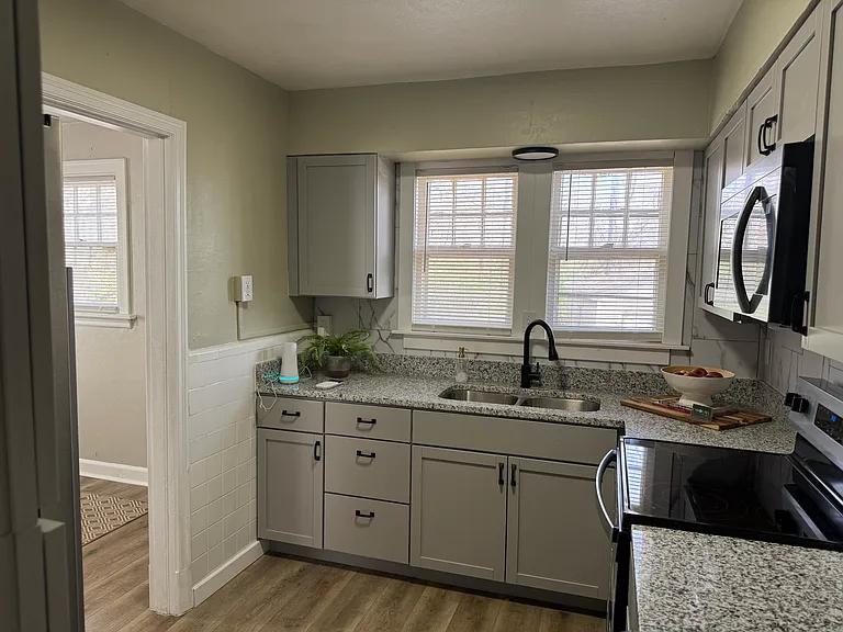 2419 Mary Ave — Photo 10