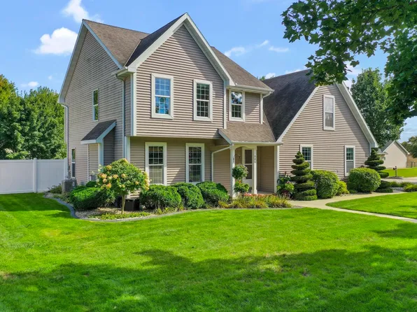 446 Cornelius Dr, Green Bay, WI 54311