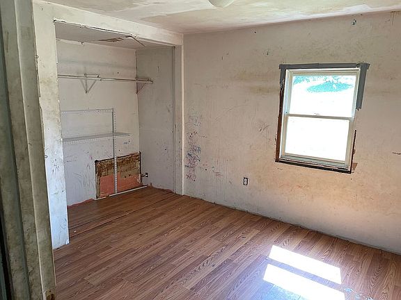 5th image of 28 Gentry Dr
