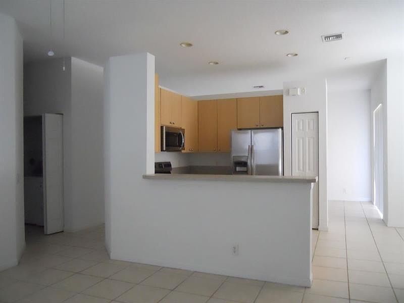 1st image of 555 Live Oak Ln