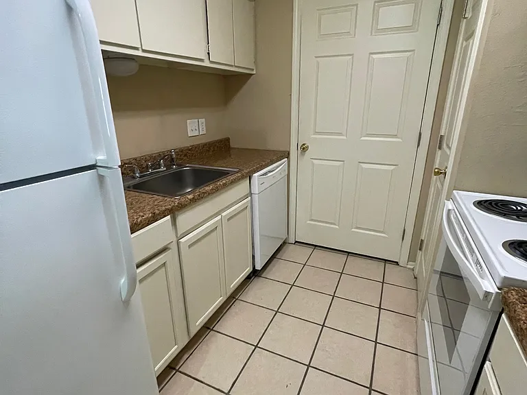 761 Hammond Manor Dr — Photo 1