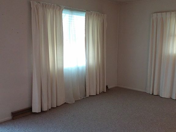 3rd image of 2806 S Earl Ave