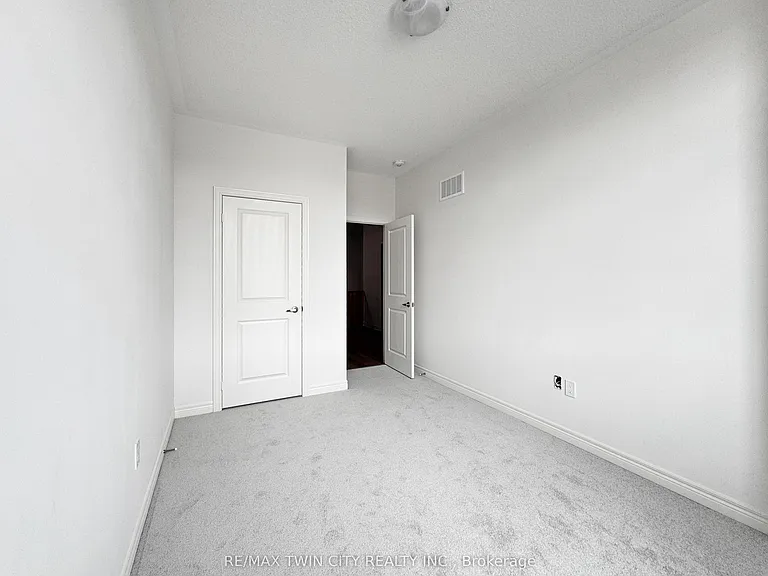 82 Gledhill Cres — Photo 37