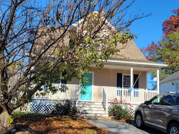 829 Frye St, Waynesboro, VA 22980