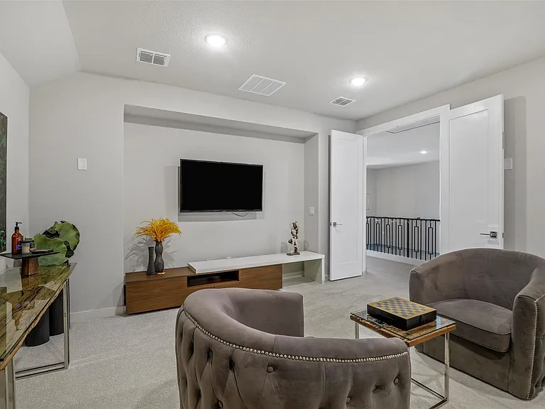 5322 Statesman Ln — Photo 31