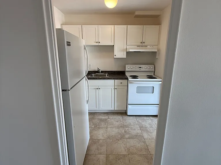 346 Elgin Ct #9 — Photo 4