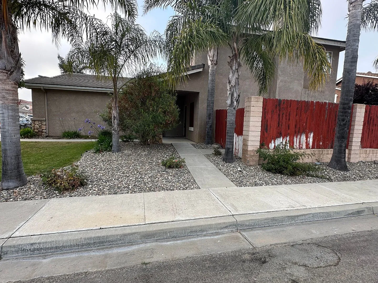 Pleasant 4 Bd. 2.5 Ba. River Oaks Home located on Corner Lot! — Photo 2