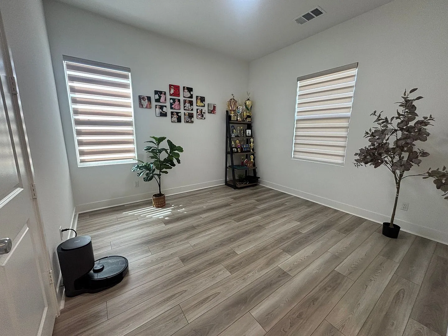 Stunning 4-Bedroom Home with Solar, Views, and a Tesla Backup in Valencia! — Photo 2