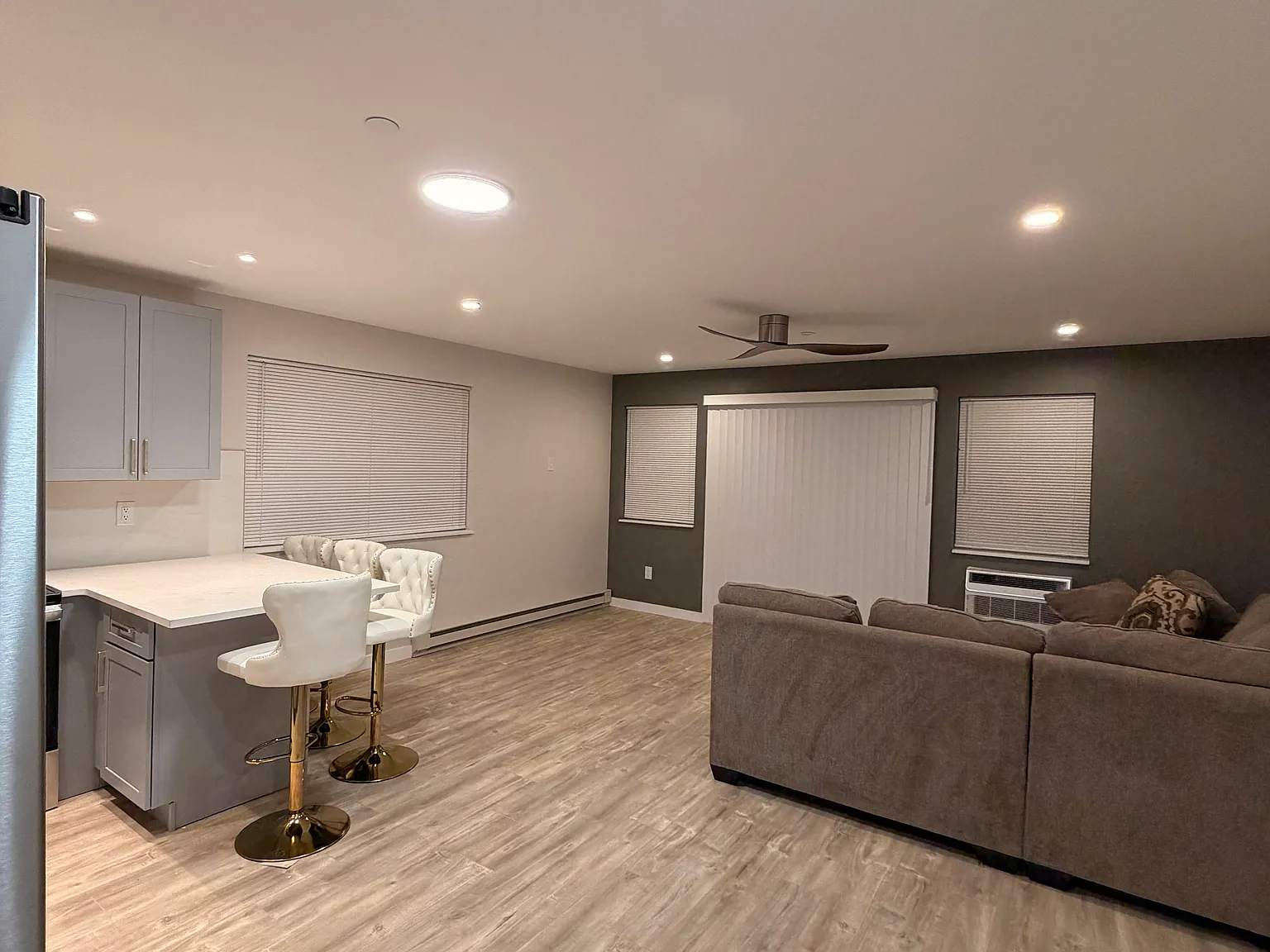2 bed, 1100 sqft, $1,900 — Photo 3