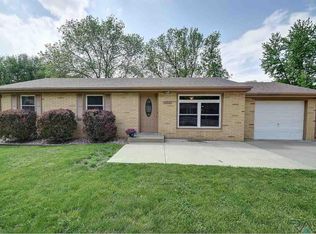 213 S 6th Ave, Brandon, SD 57005