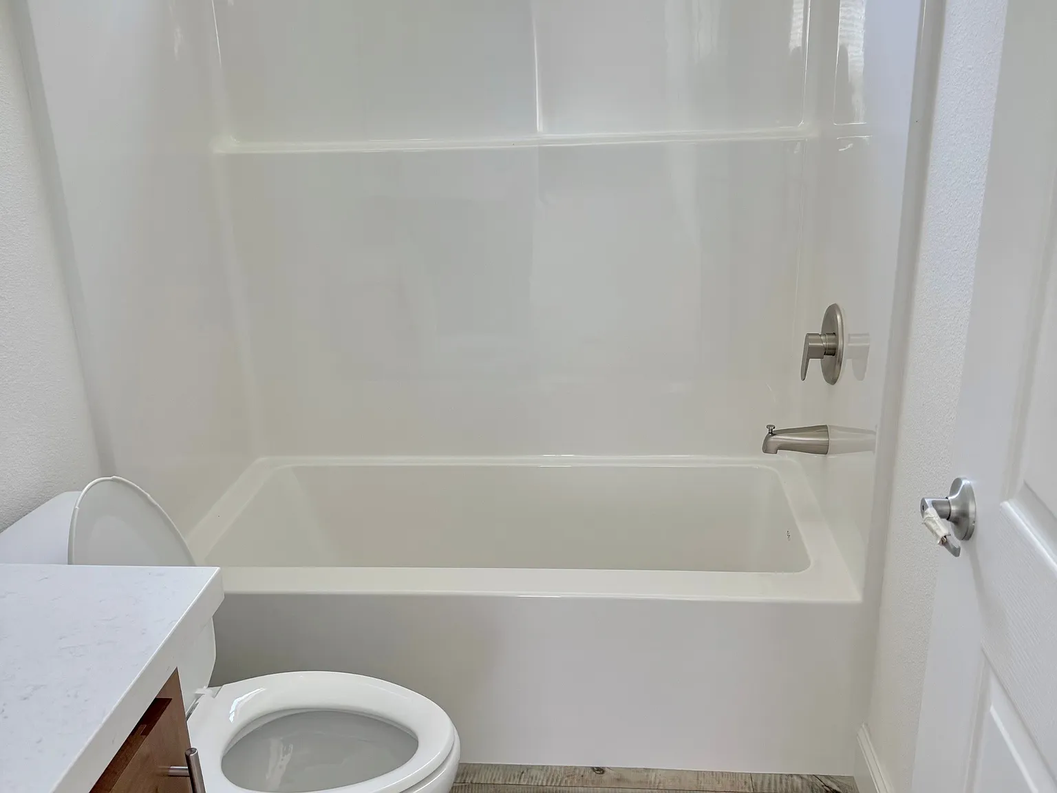 3 bed, 933 sqft, $2,400 — Photo 3