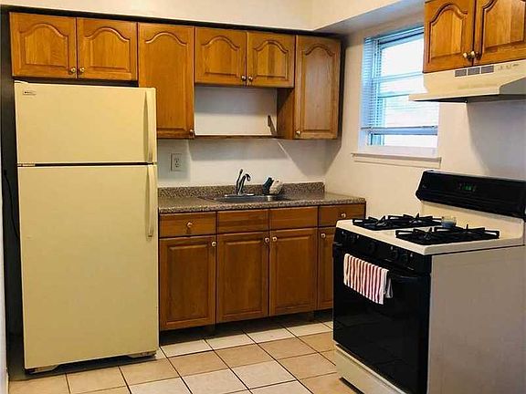 4th image of 2415 36th St