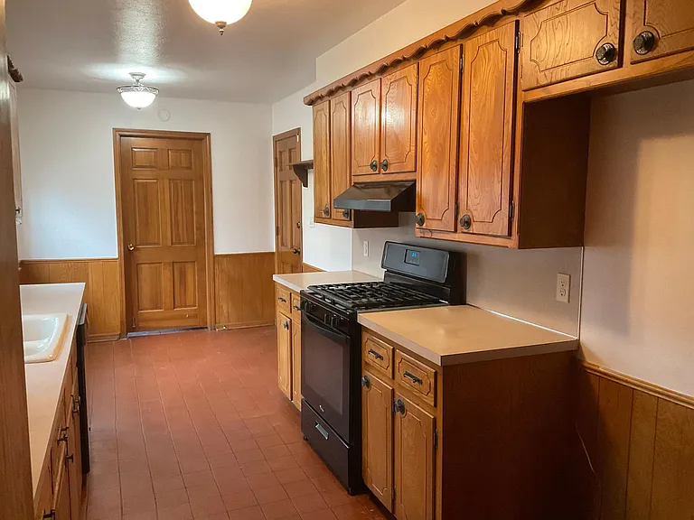2721 Jefferson St — Photo 9