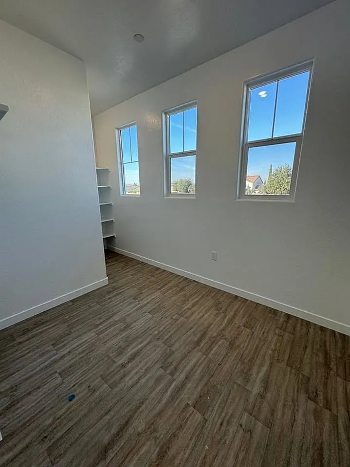 Building Photo - 5883 W Austin Way