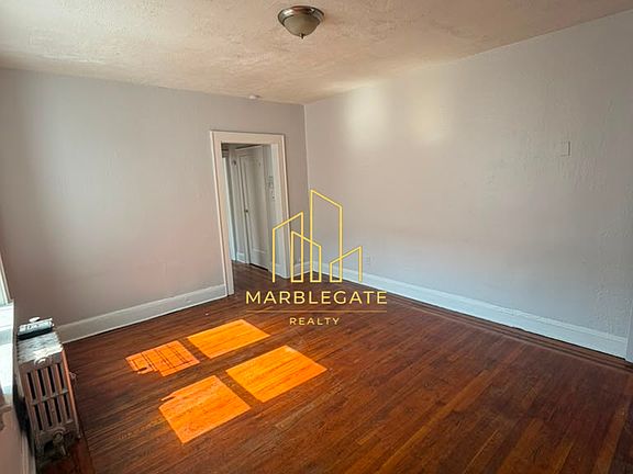 4th image of 469-470 Elizabeth Ave #5011