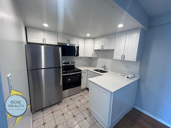 3rd image of 1128 Des Plaines Ave APT 310