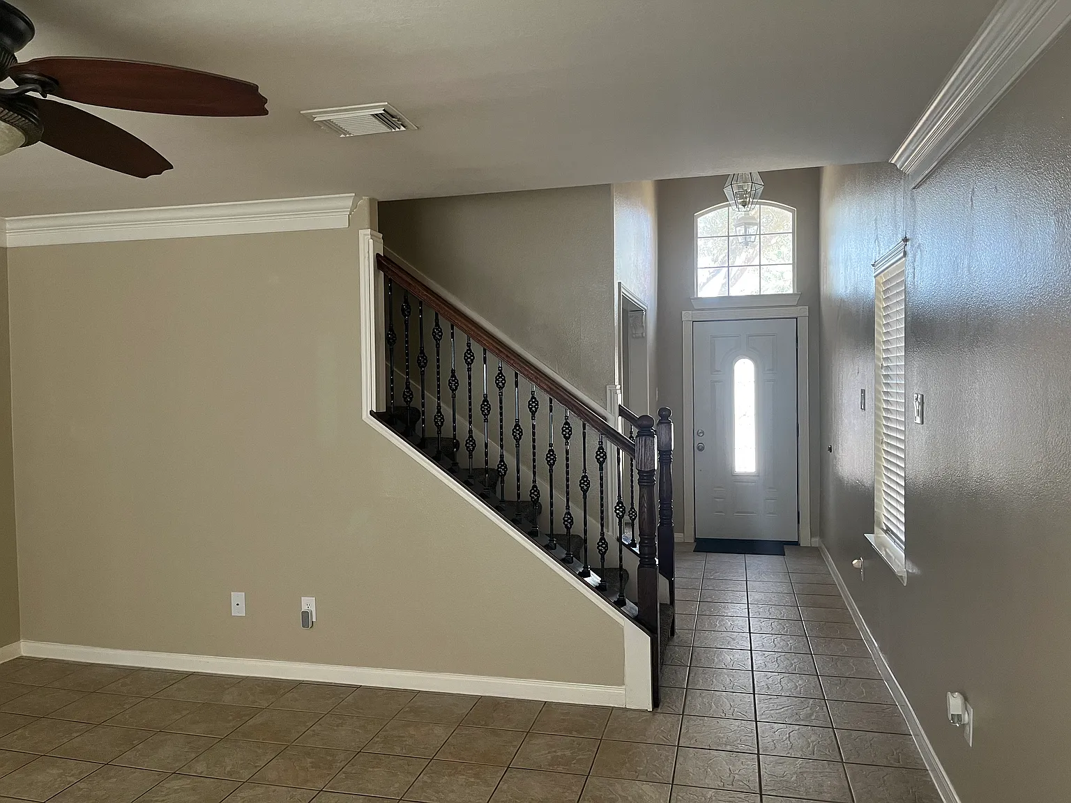 3 bed, 2.5 bath, 2000 sqft, $2,100 — Photo 4