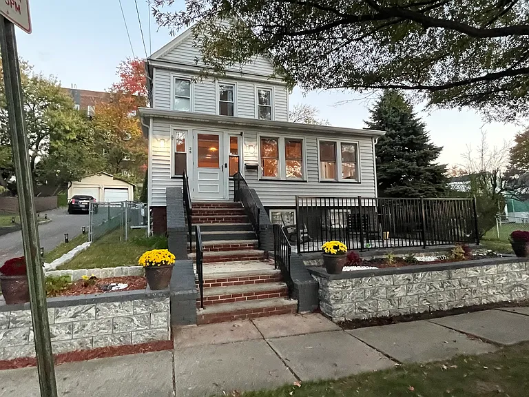 25 1st St — Photo 2