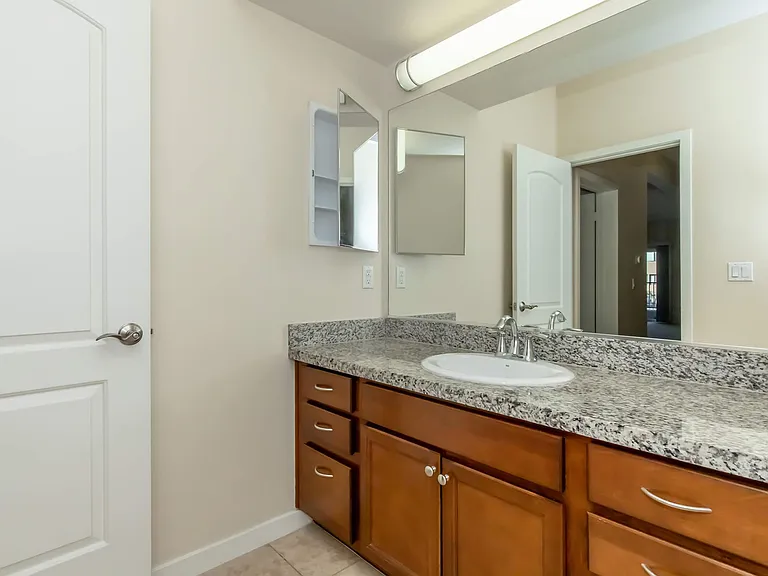 Vineyards at Palm Desert Apartment Homes — Photo 87