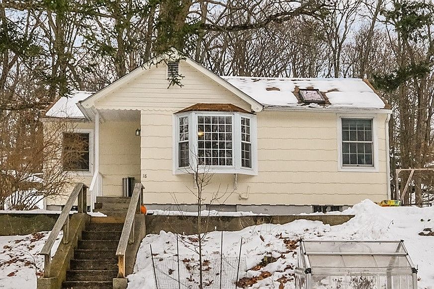 18 Winnebago Rd (01 Of   30)-b.jpg