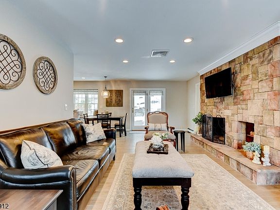 5th image of 76 E Lake Rd