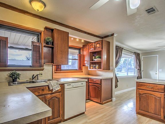 4th image of 2613 S 75th Ave E