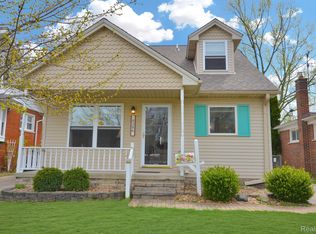 8286 Edward Ave, Center Line, MI 48015