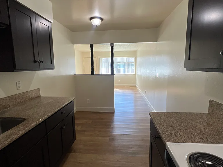 502 Pine St #C — Photo 6