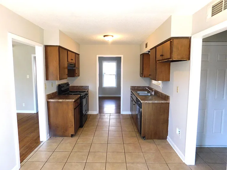 8550 Darlington Cv — Photo 6