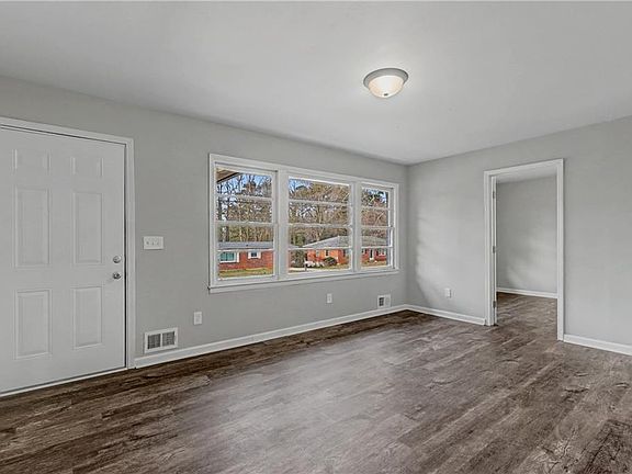 5th image of 118 Ingleside Dr