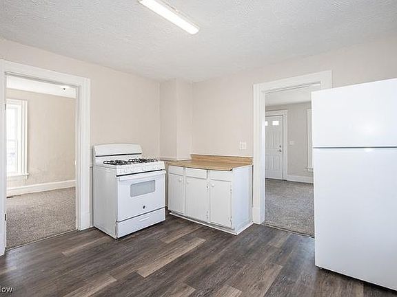2nd image of 1052 W 17th St #A